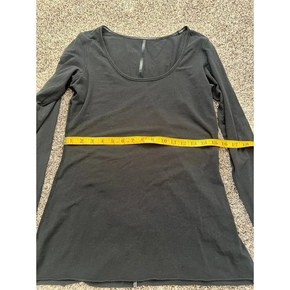 Lululemon black long sleeve shirt not sure on size